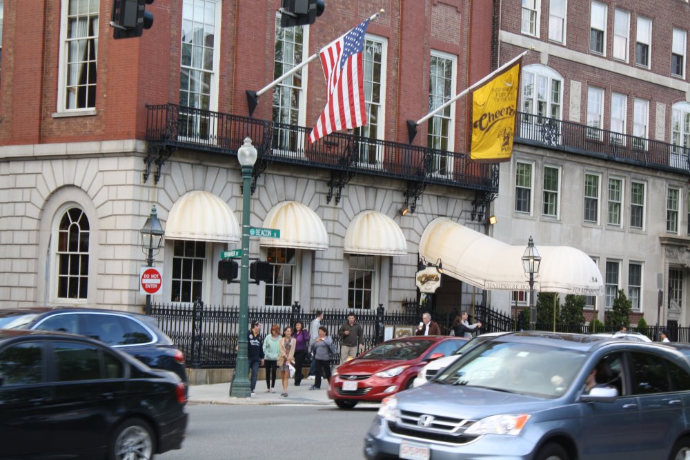 Bull & Finch Pub (Cheers)